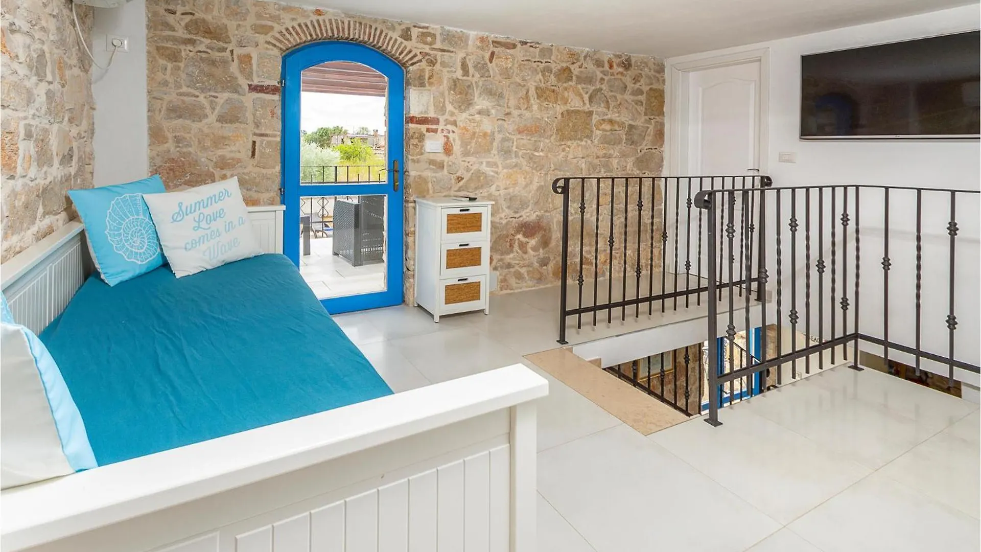Awesome Home In Mihelici With Wifi Buici